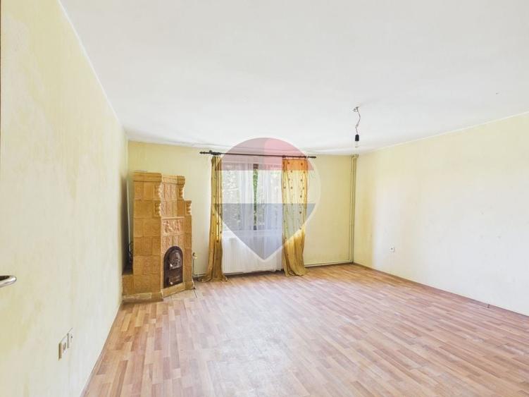 Casă individuală cu 5 camere cu Teren 1684 Mp în Pucioasa-Sat