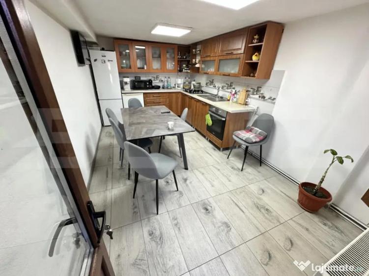 Casa spa?ioasa intr-o zona lini?tita curte amenaj - 8