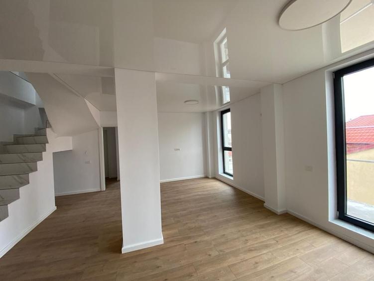 Apartament tip penthouse 4 camere de Vanzare Crangasi - 4