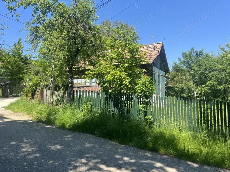 Casa ?i teren de vinzare - 1