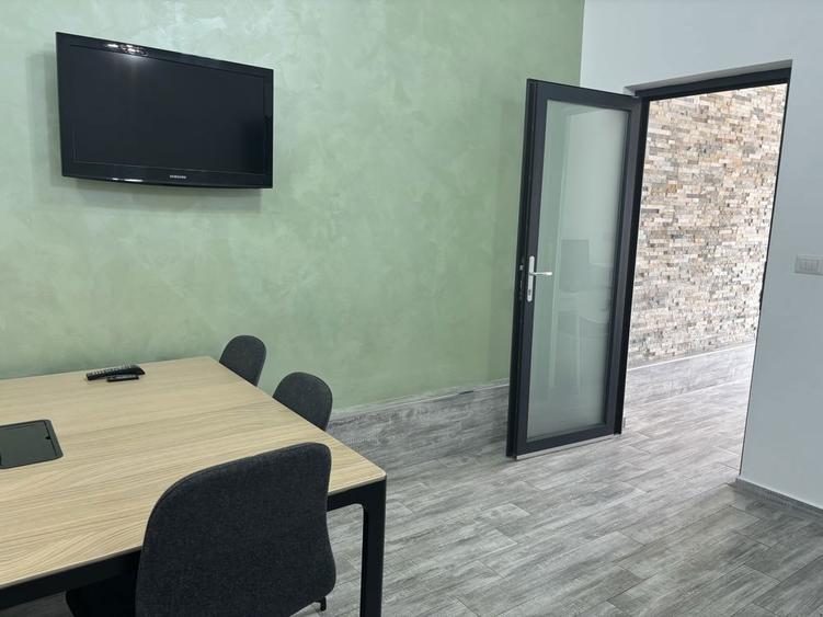 Inchiriez Birou 70 m2 in Roman / Cabinet /Sediu firma - 2