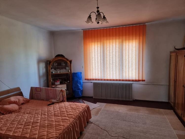 Proprietate spre vanzare,  formata din 2 case suprafata totala 440 mp - 6