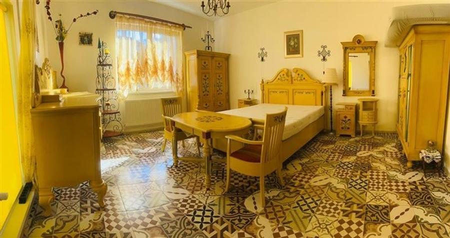 Corp de casa interbelica, mobilat si utilat, curte,  Centrul Istoric, Brasov - 4