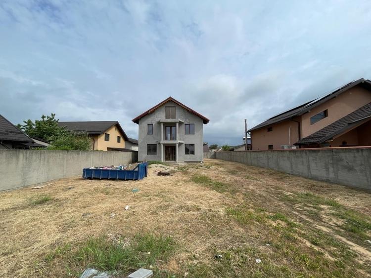 Casa semifinisata P+1 cu teren de 710mp in proximitatea centurii de Nord Craiova - 1