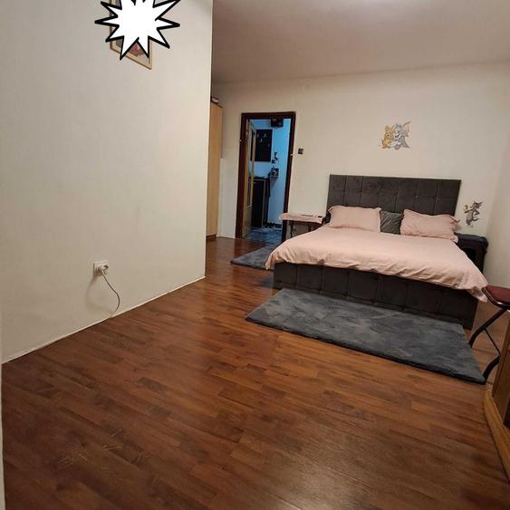 Vânzare garsonieră decomandată Titan- 8 minute metrou 1 Decembrie - 1