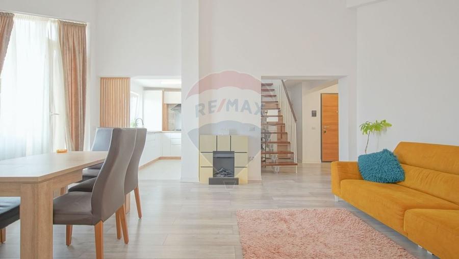 Penthouse cu 4 camere semidecomandat, mobilat în Bartolomeu