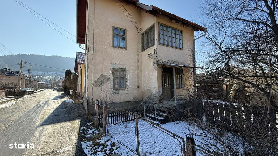 Casa veche ?i teren 373 mp , zona buna in Campulung Moldovenesc - 9