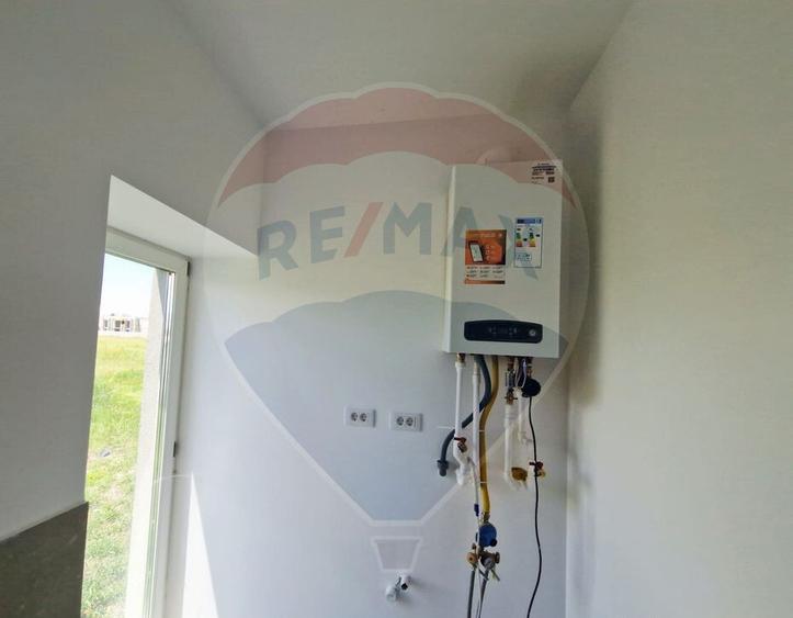 Casa / Vila - 132,5 mp , teren - 264 mp / zona Carcea - 5