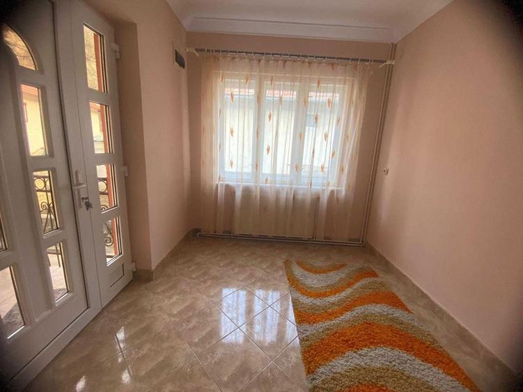 Casa de inchiriat pe termen lung 4 camere baie bucatarie.Simleu - 7