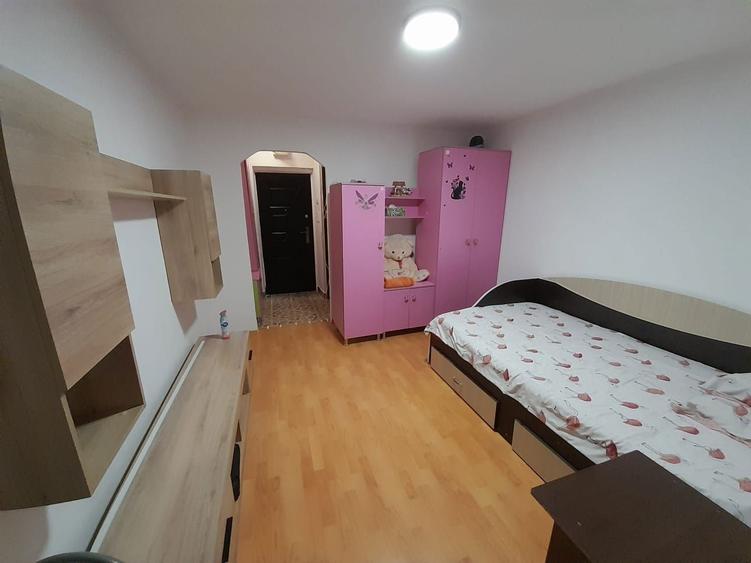 Garsoniera etaj 1 zona Milcov (proprietar) - 6