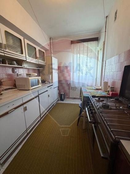 3 decomandate, Calea Bucuresti, 3/4, bloc din 1986 - 3