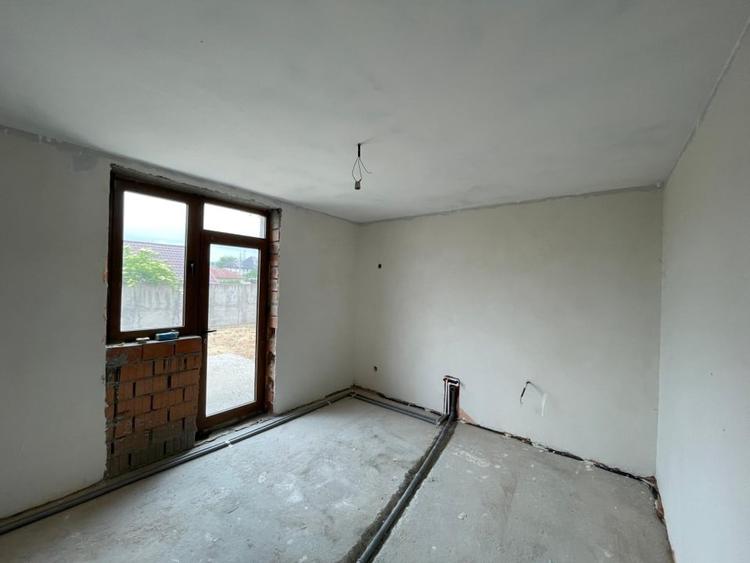 Casa semifinisata P+1 cu teren de 710mp in proximitatea centurii de Nord Craiova - 9