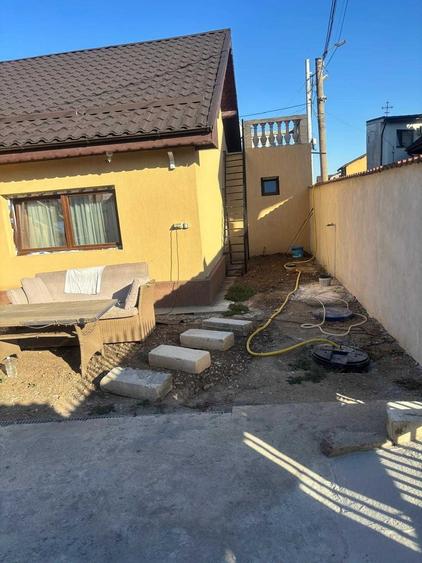 Casă cu 4 camere în Pantelimon