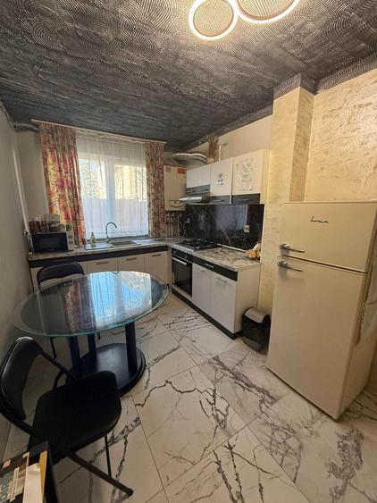 Apartament cu 2 camere semidecomandat, mobilat în Calea Galați