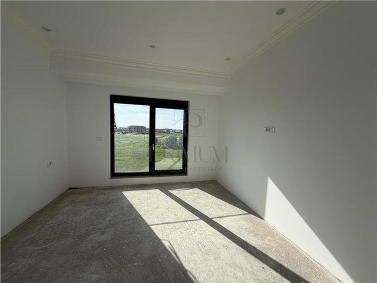 Apartament cu 3 camere semidecomandat în Moșnița Nouă