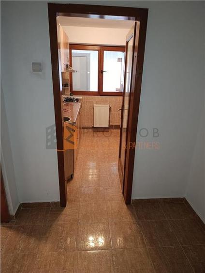Apartament cu 2 camere semidecomandat, mobilat în Unirii Sud
