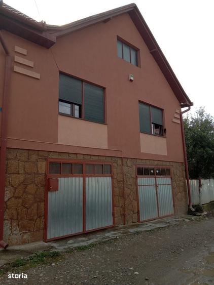 Casă cu 4 camere în Central