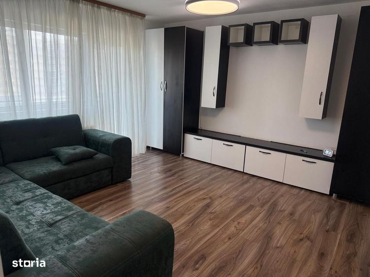 Apartament cu 3 camere decomandat în Micro 4