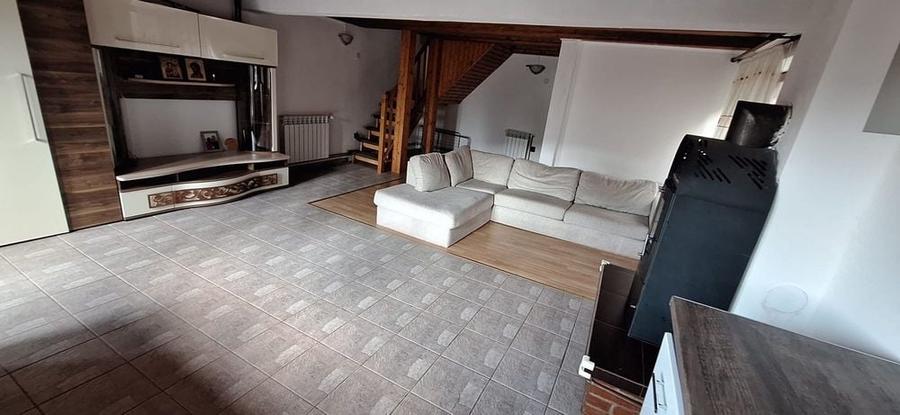 Casă cu 3 camere decomandat în Central
