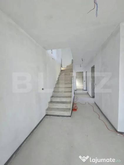 Casă cu 5 camere cu Teren 550 Mp în Săcueni