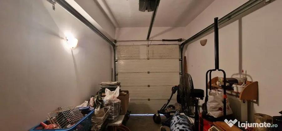 Casă cu 6 camere cu Teren 698 Mp în Sânmartin