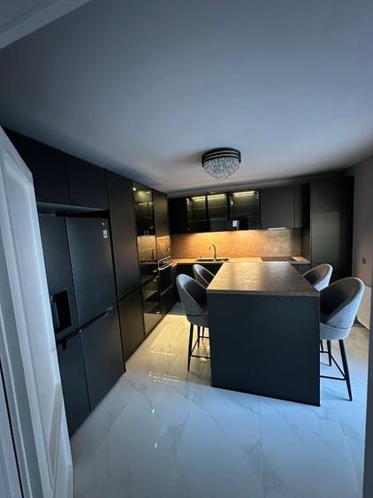 Casă individuală cu 5 camere cu Teren 800 Mp în Exterior Est