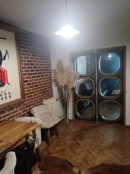 Apartament cu 4 camere decomandat în Titulescu