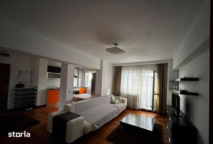 Apartament cu 2 camere semidecomandat în Centrul Civic