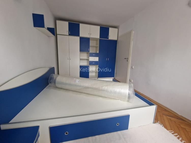 Proprietar inchiriez apartament cu 2 cmere Complex Studentesc Str Bucegi 4