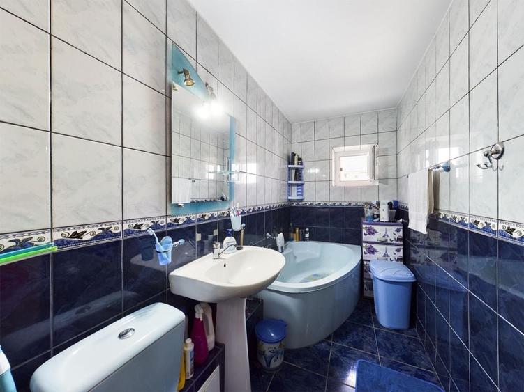 Apartament cu 4 camere decomandat în Panduri