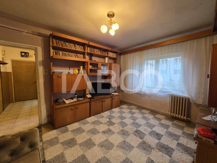 Apartament cu 2 camere semidecomandat, mobilat în Vasile Aaron