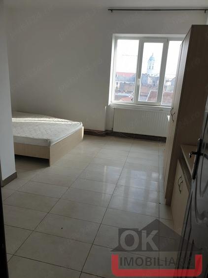 Apartament cu 6 camere decomandat în Central