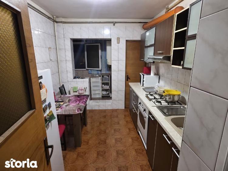 Apartament cu 4 camere decomandat, mobilat în Rahova