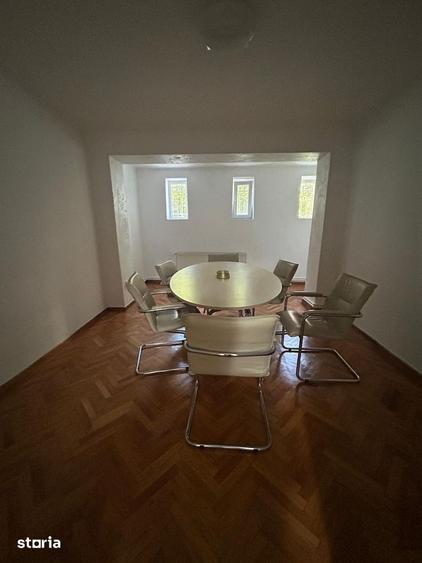 Apartament cu 5 camere în Dămăroaia