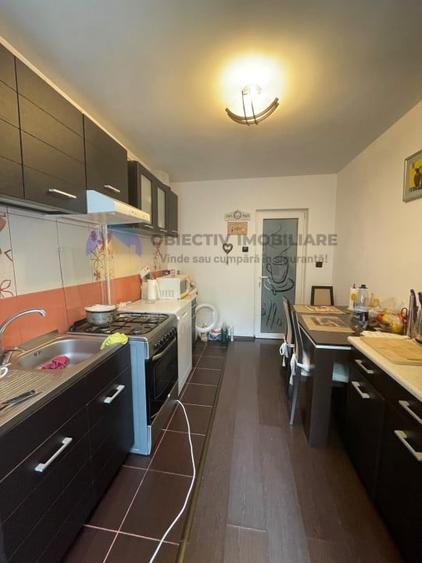 Apartament cu 4 camere decomandat în Central