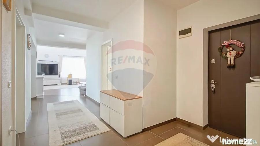 Apartament cu 3 camere decomandat în Cristian