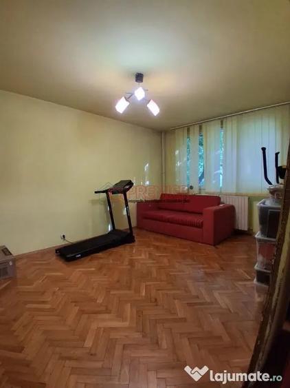 Apartament cu 4 camere decomandat în Berceni
