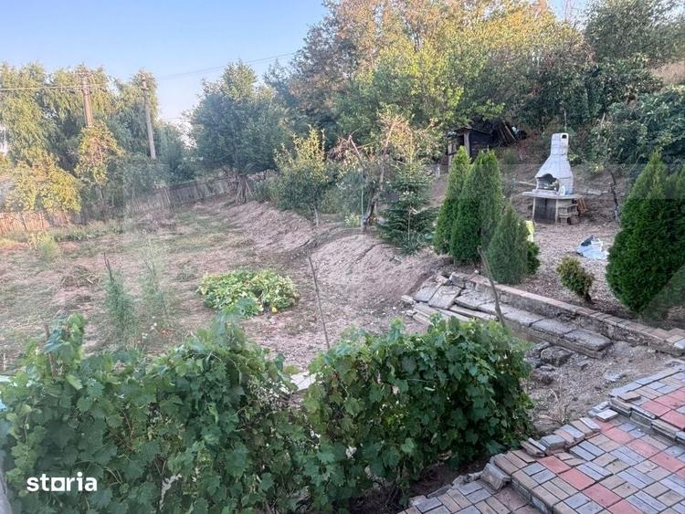 Casă cu 2 camere cu Teren 2000 Mp în Central