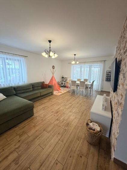 Casă cu 4 camere cu Teren 350 Mp în Tărlungeni
