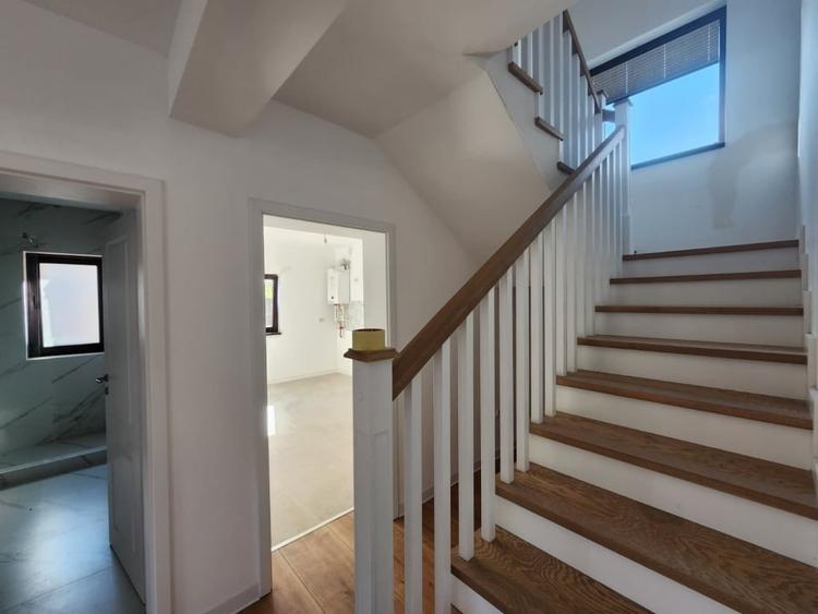Duplex cu 4 camere cu Canalizare în Miroslava