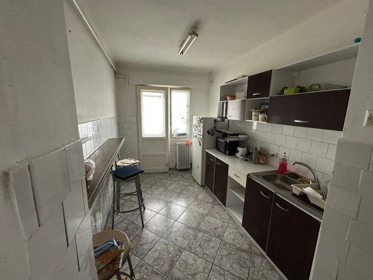 Apartament cu 4 camere decomandat, mobilat în Cetate