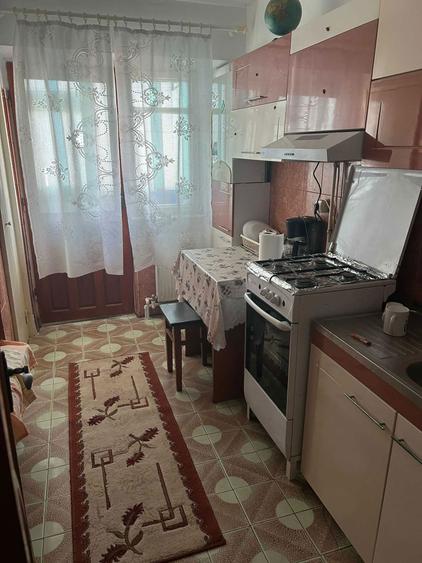 Inchiriez Apartament 2 camere - Mobilat si utilat - Decomandat - 4