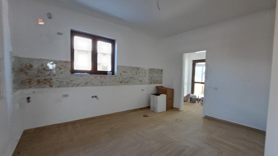 CASA 4 CAMERE CU SUPRAFATA GENEROASA IN  STIL NEOROMANESC - 35
