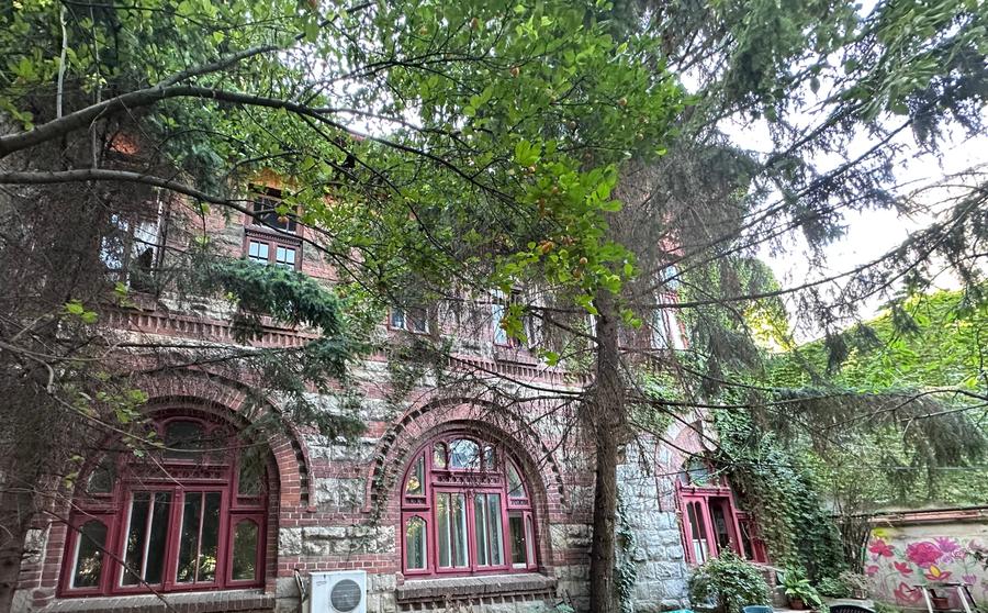 Parter in vila interbelică in Piață Victoriei!