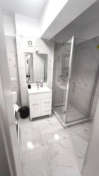 Apartament 1 camera mobilat, etaj 1, bloc NOU, statie autobuz CUG - VA - 10