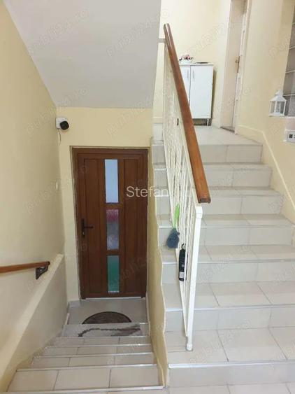 De vanzare apartament pe doua niveluri cu curte proprie De vanzare apartament pe doua niveluri cu curte proprie