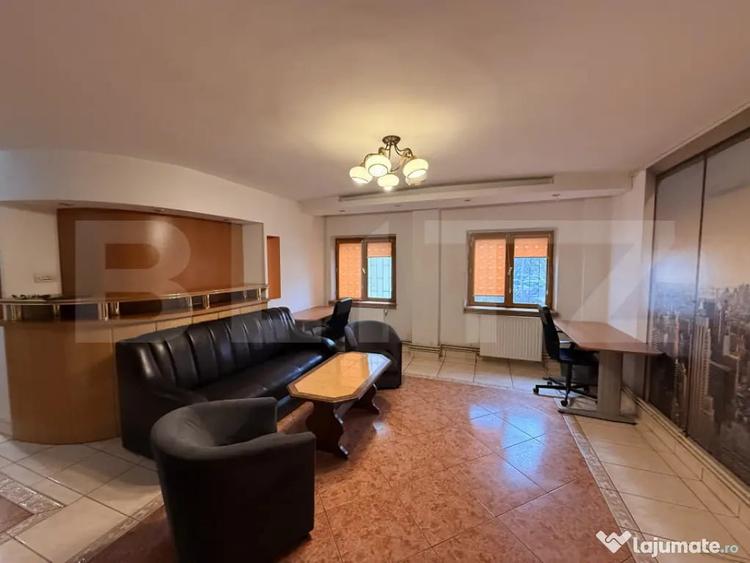 Apartament cu 4 camere decomandat în Rovine