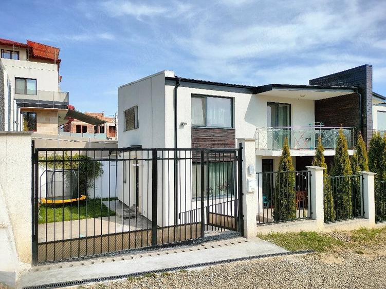 Casă cu 2 camere cu Teren 200 Mp în Rediu