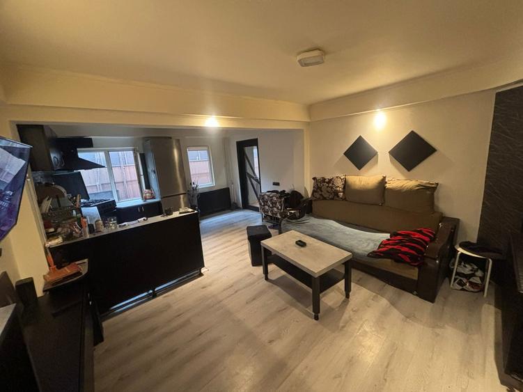 Casa de vanzare cu 4 camere (P+M) in zona Cartier 23 August-Hala Laminor - 2