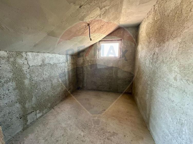 Casa  de vanzare la gri cu 4 camere,teren 552mp in Les - 5